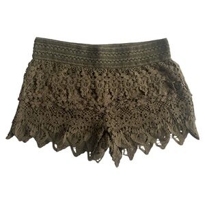 No Boundaries NOBO Floral Crochet Boho Green Shorts Size Small